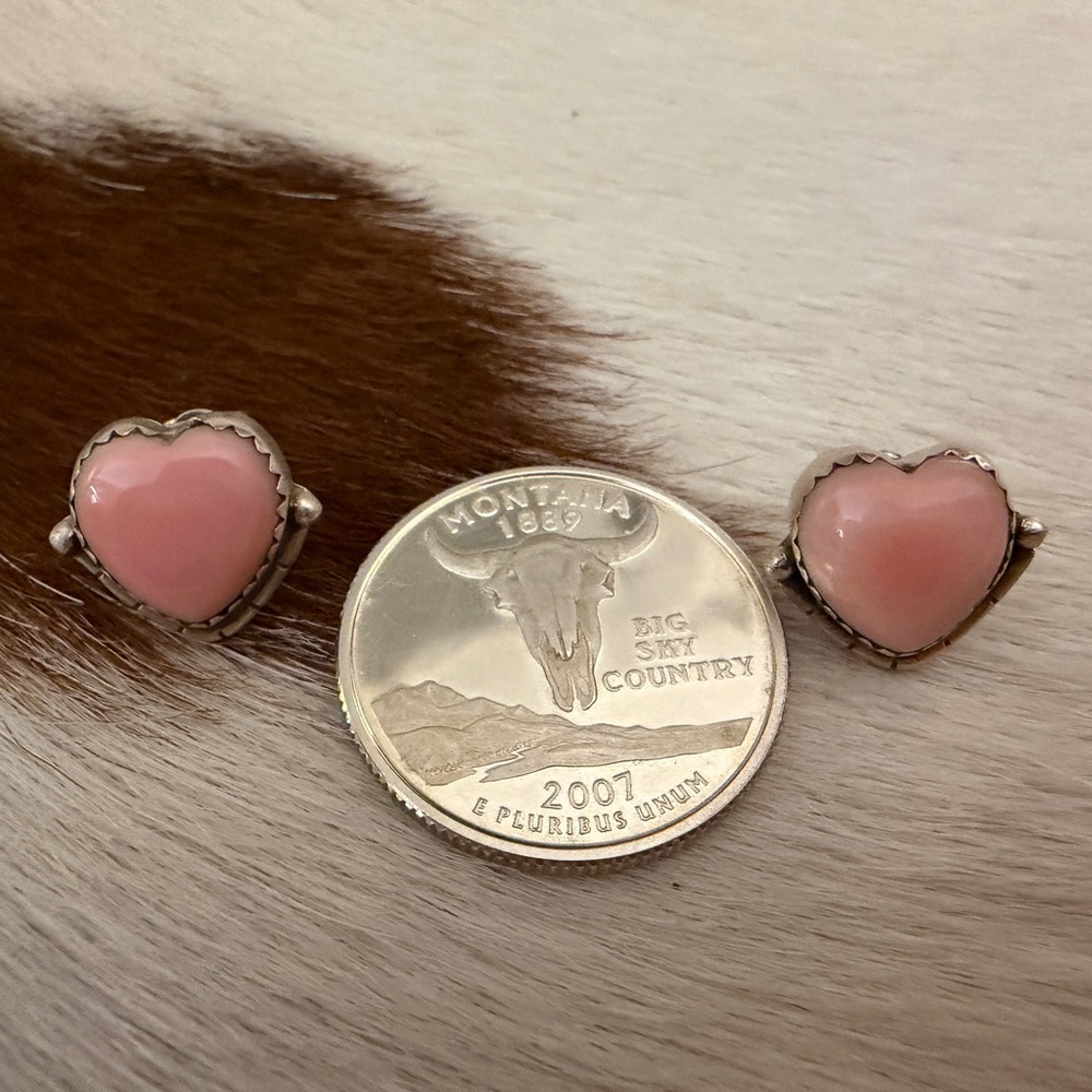 ❤️ Queen Pink Conch Navajo Style Heart Stud Earrings Matte Brushed Sterling 3.9G - Picture 7 of 14